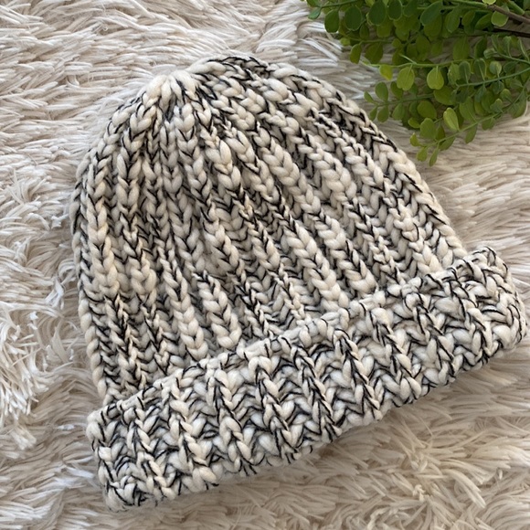 LOFT Accessories - Loft black and white knit hat. One size.